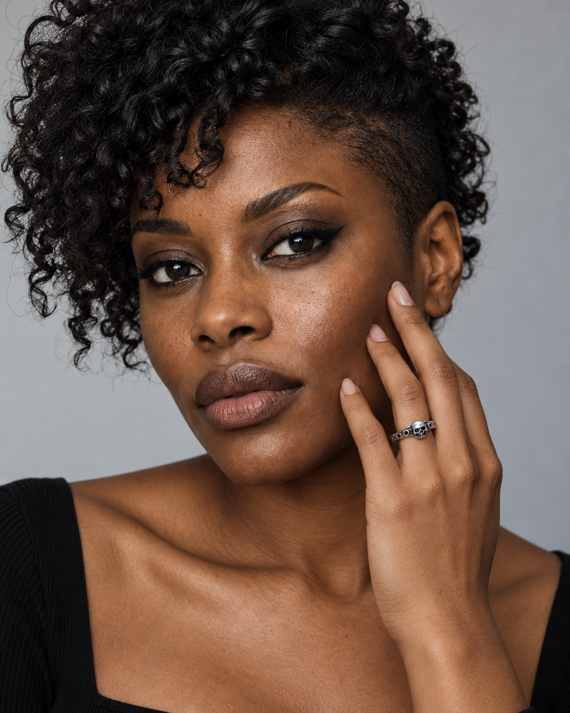 Teara Skull Black Stone Ring — Noctimoth adult model view